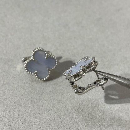 [Luna Brilliance]CLOVER CHALCEDONY SILVER STUD EARRINGS